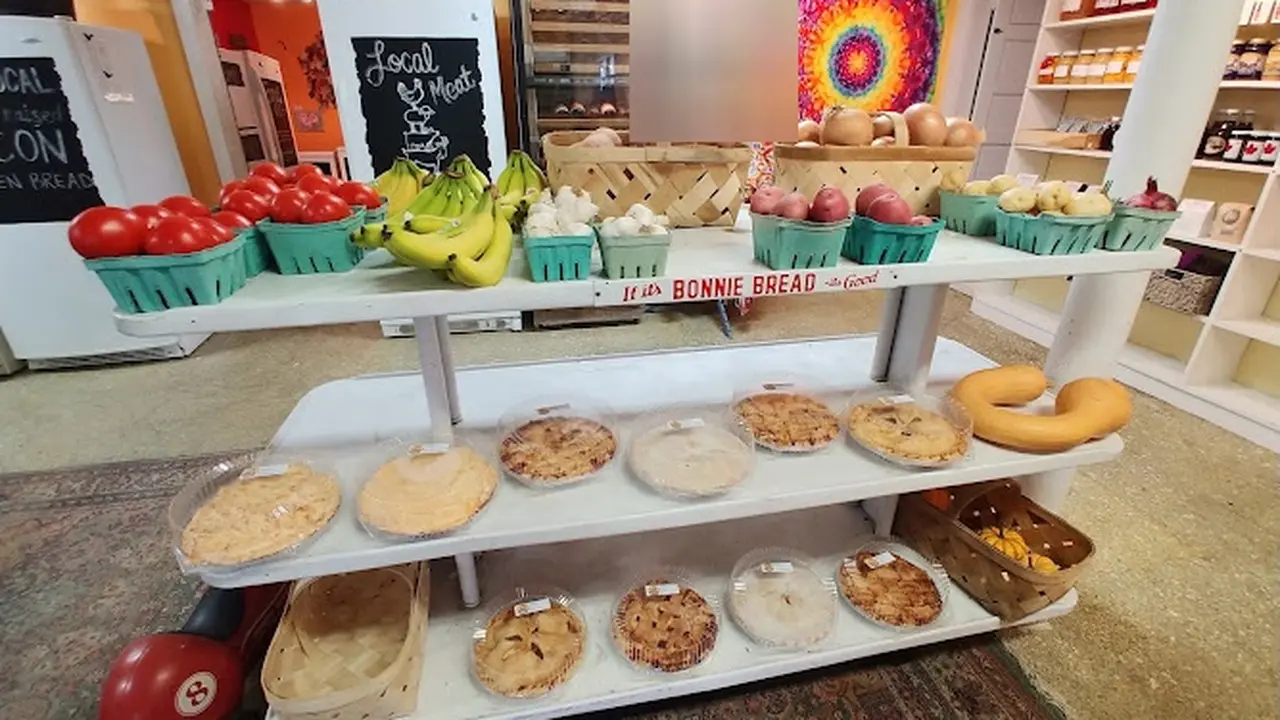 Consignment store in Linden, Virginia: The Giving Tree