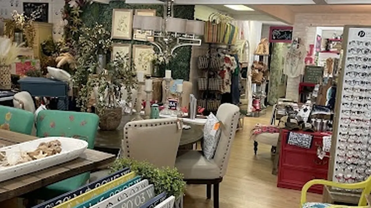 Consignment store in Jupiter, Florida: The Good Stuff