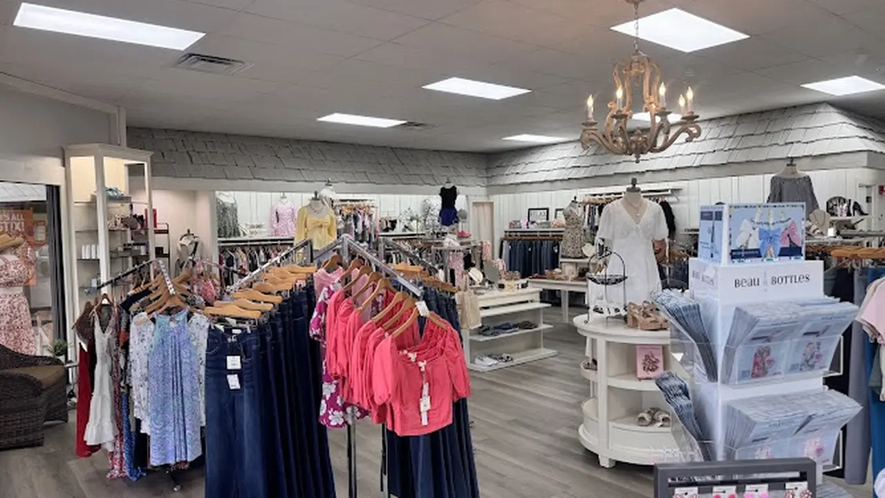 Consignment store in Marysville, Michigan: The Happy Hanger