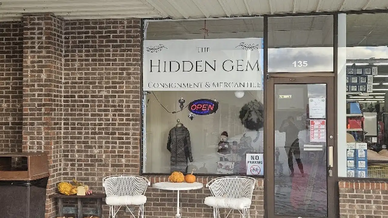 Consignment store in Charlevoix, Michigan: The Hidden Gem