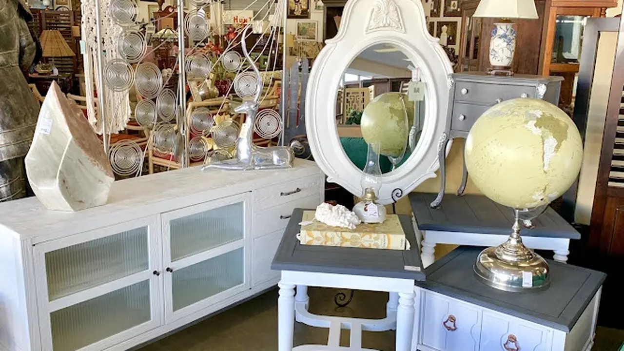 Consignment store in Laguna Hills, California: The Hunt Fine Consignment