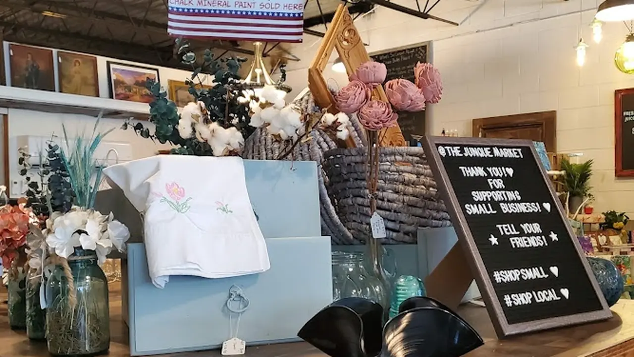 Consignment store in Moulton, Alabama: The Junque Market