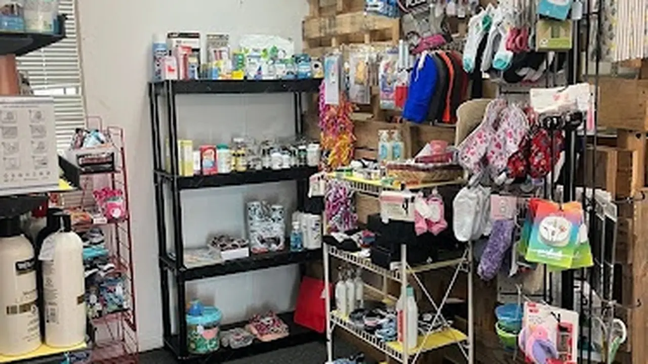 Consignment store in Dutton, Alabama: The Kindred Compass