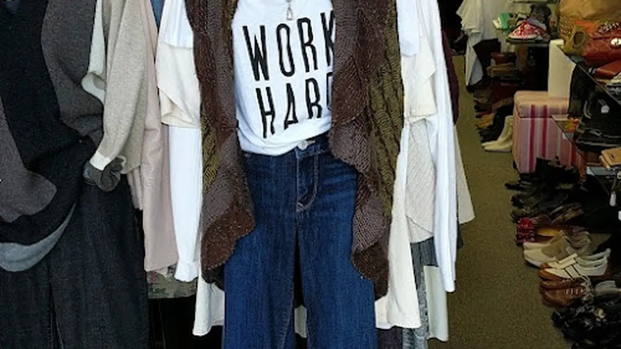 Consignment store in Lombard, Illinois: The Ladies Room Consignment Boutique