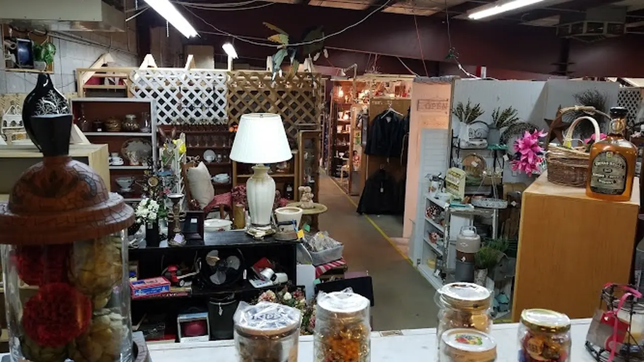Consignment store in Lafayette, Colorado: The Lafayette Flea