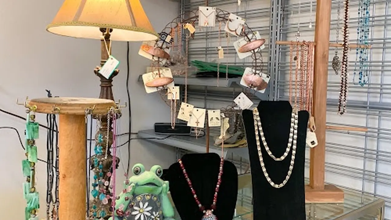 Consignment store in Kanab, Utah: The Lily Pad Consign & Thrift
