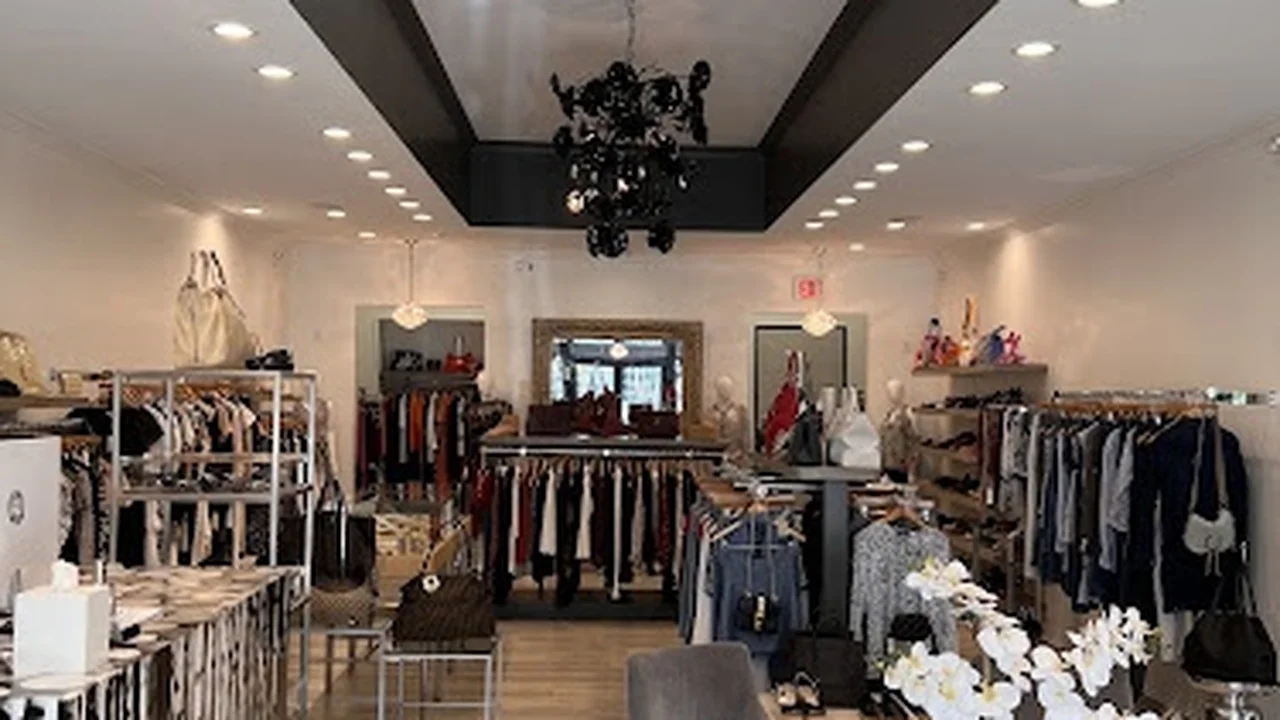 Consignment store in Houston, Texas: The Little Bird