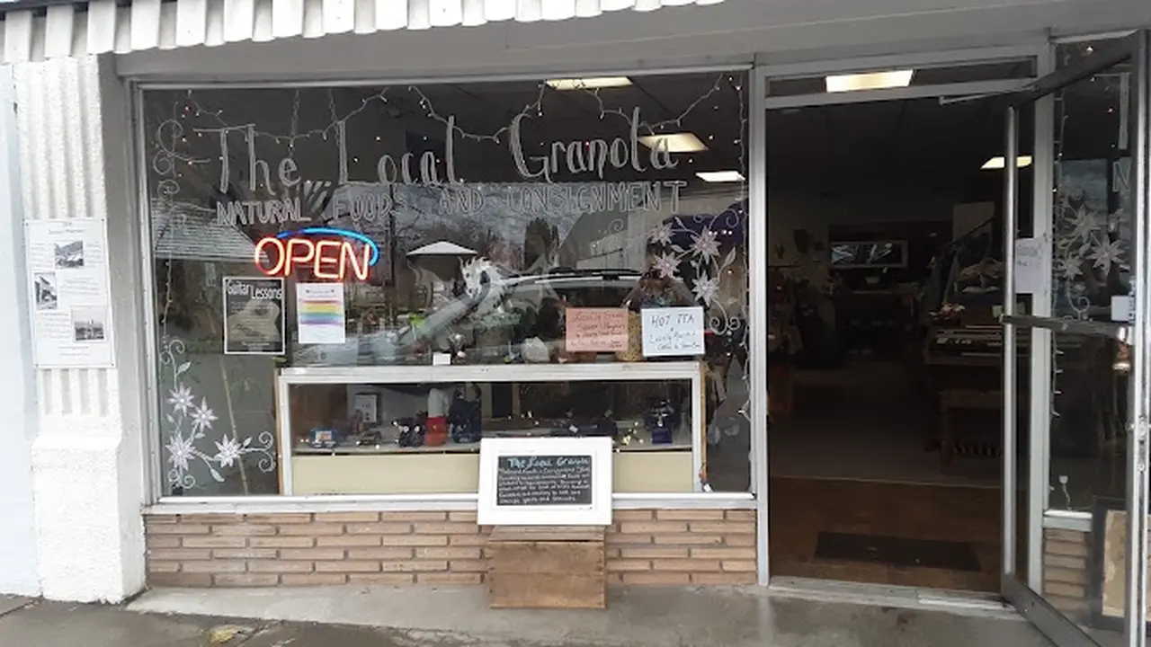 Consignment store in Oroville, Washington: The Local Granola