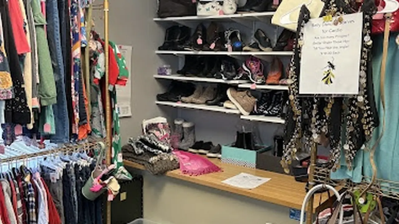 Consignment store in Fallston, Maryland: The Mason Jar Consignment Boutique & Gifts