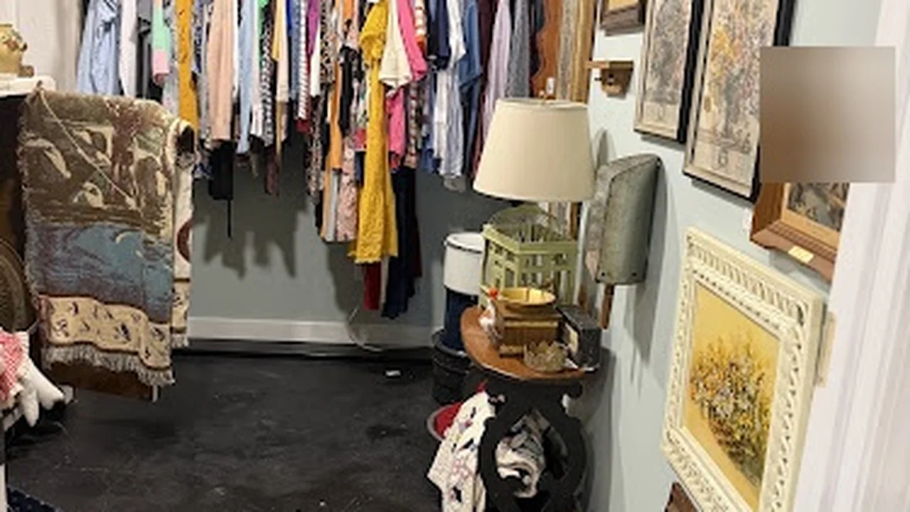 Consignment store in Hopkinsville, Kentucky: The Nook & Cranny