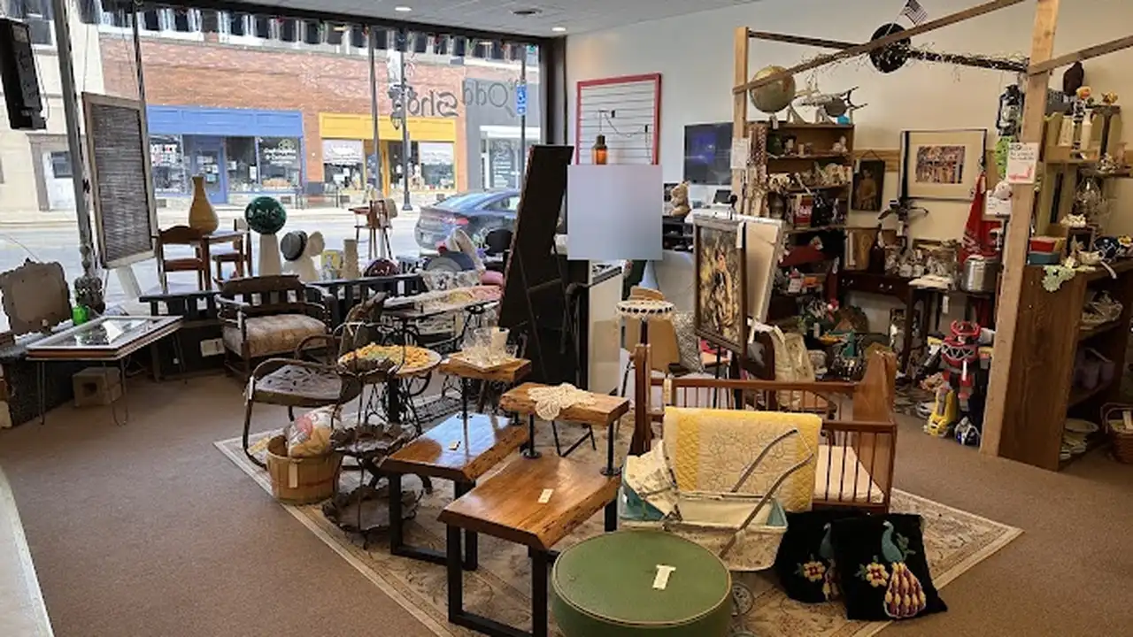 Consignment store in Maquoketa, Iowa: The Odd Shop