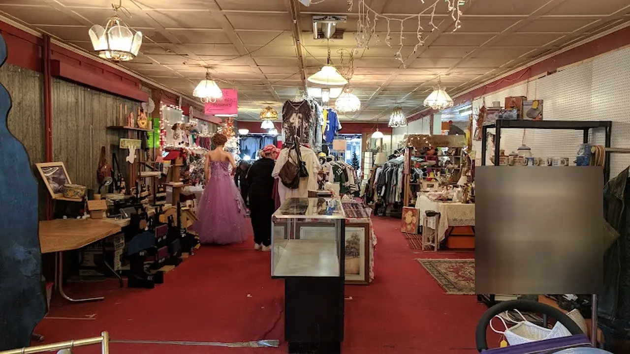 Consignment store in Mt Pocono, Pennsylvania: The Olde Village Trader