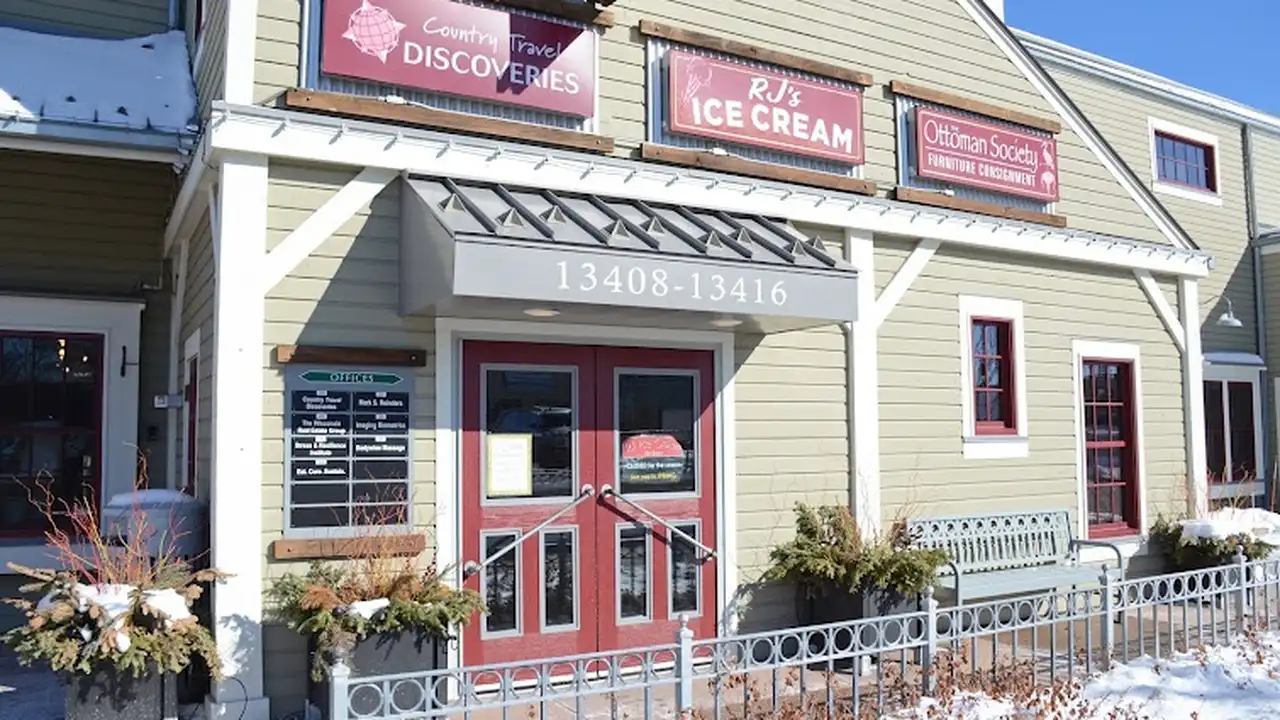 Consignment store in Elm Grove, Wisconsin: The Ottoman Society