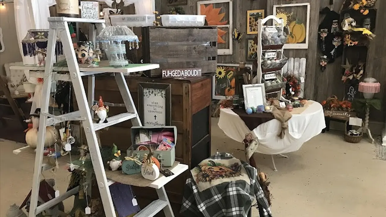 Consignment store in Streator, Illinois: The Painted Daisy
