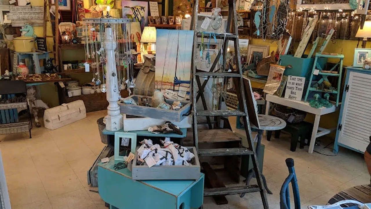 Consignment store in Southport, North Carolina: The Painted Mermaid