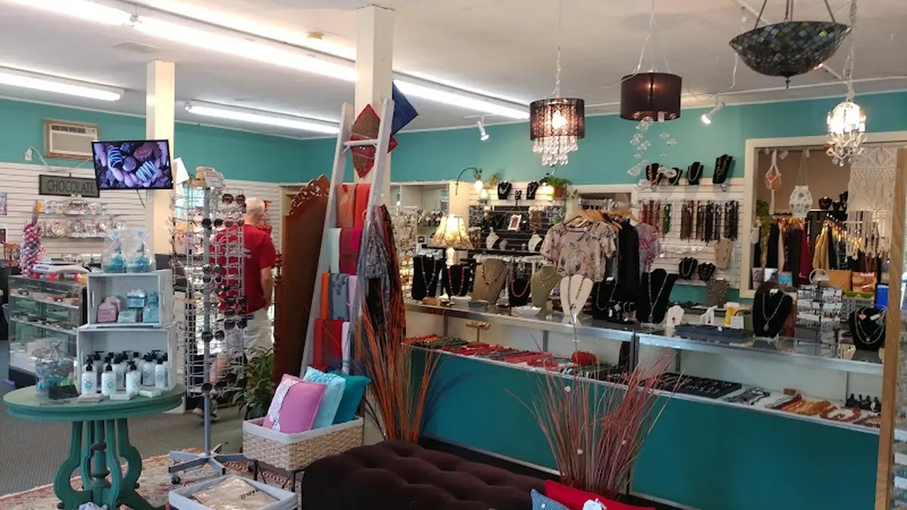 Consignment store in Fiskdale, Massachusetts: The Painted Stone Emporium