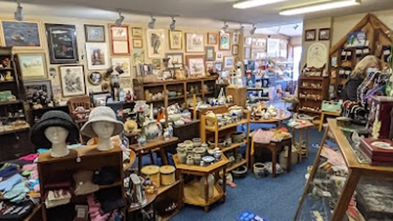 Consignment store in Lansing, New York: The People's Market of Lansing