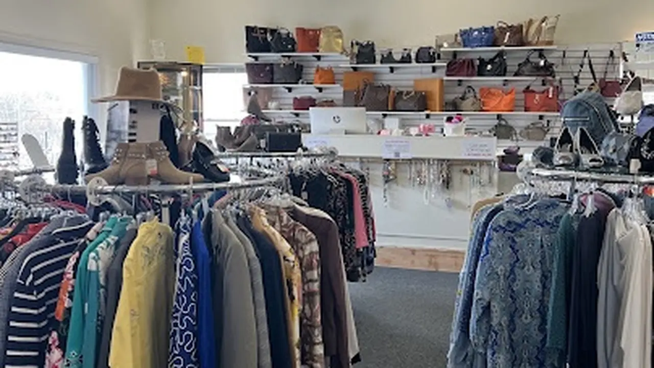 Consignment store in Swansea, Massachusetts: The Pink Bag Consignment