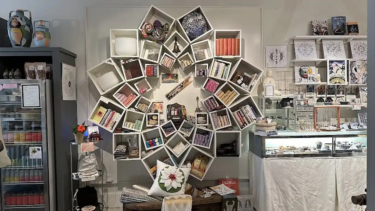 Consignment store in Indianapolis, Indiana: The Playful Soul