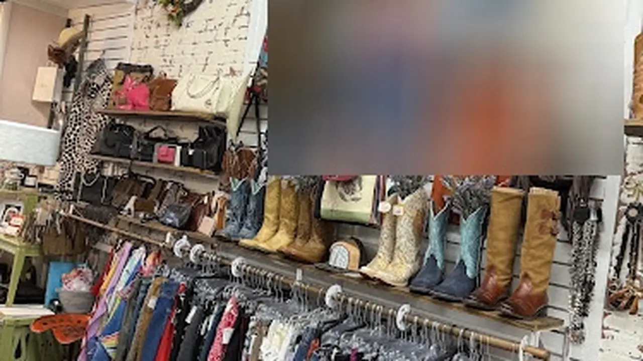 Consignment store in Polson, Montana: The Purple Wildflower