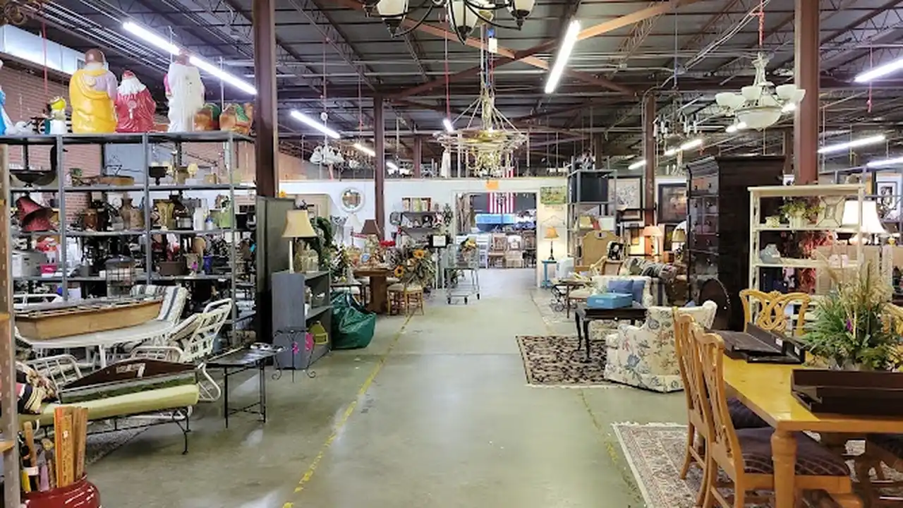 Consignment store in Greensboro, North Carolina: The Red Collection
