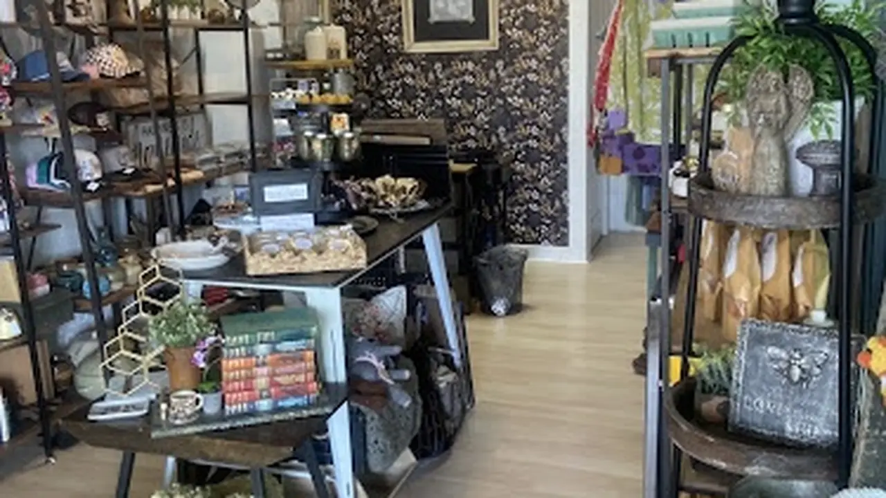Consignment store in Mona, Utah: The Revolver Shop