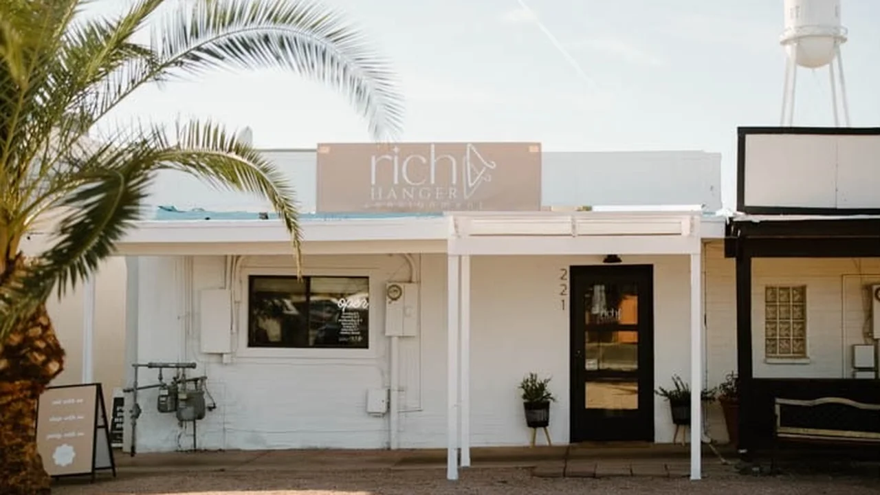 Consignment store in Gilbert, Arizona: The Rich Hanger