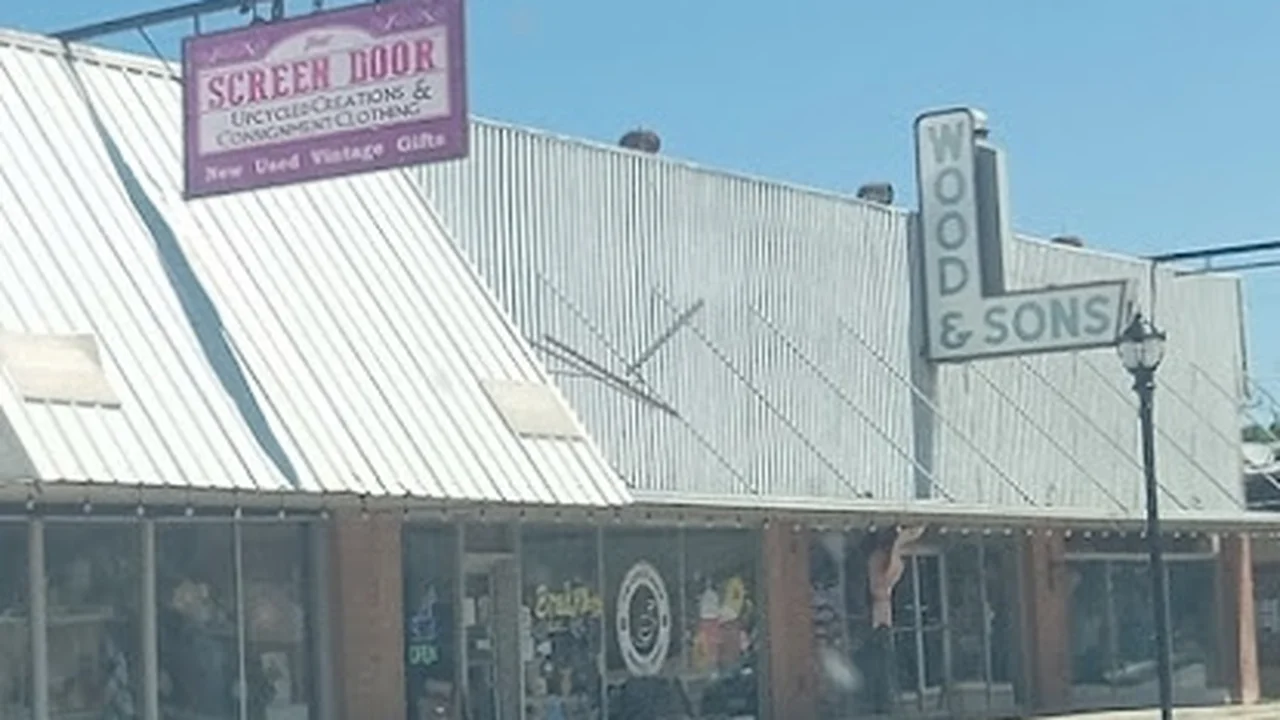 Consignment store in Buffalo, Texas: The Screen Door