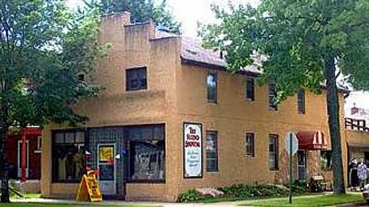 Consignment store in La Crosse, Wisconsin: The Second Showing