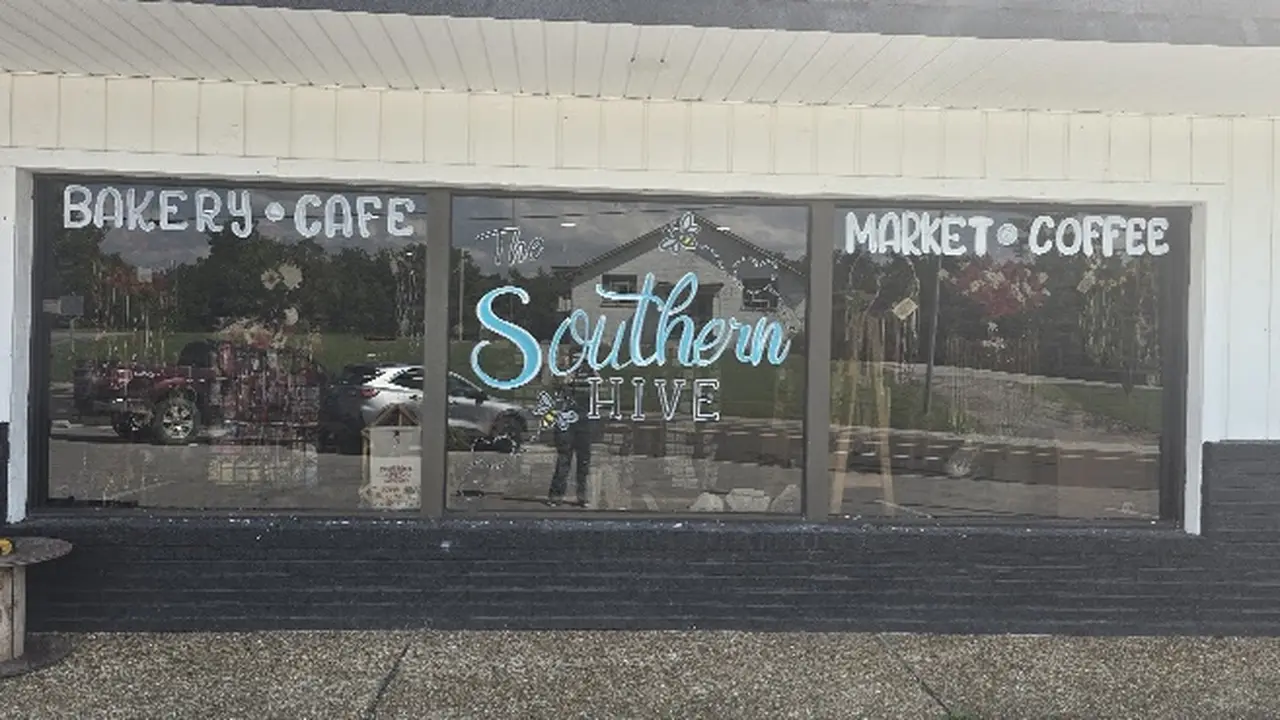 Consignment store in Lawrenceburg, Tennessee: The Southern Hive