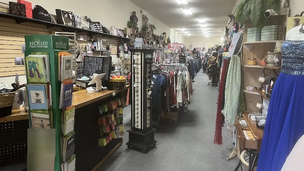 Consignment store in Chehalis, Washington: The Squirrel Hut Boutique