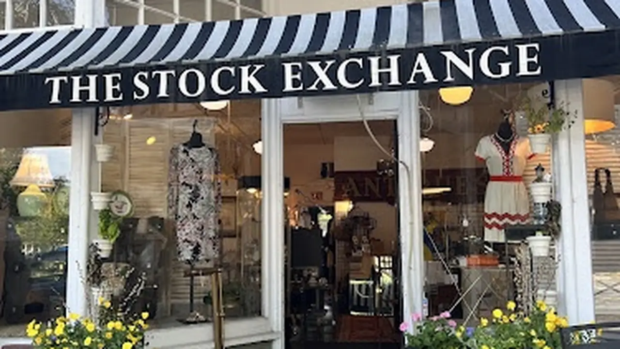 Consignment store in Manchester-by-the-Sea, Massachusetts: The Stock Exchange