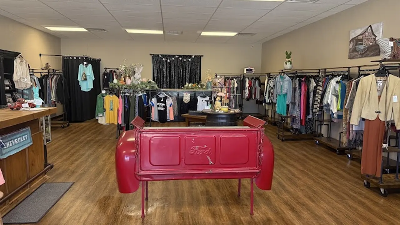 Consignment store in Weatherford, Texas: The Style Salvage Yard