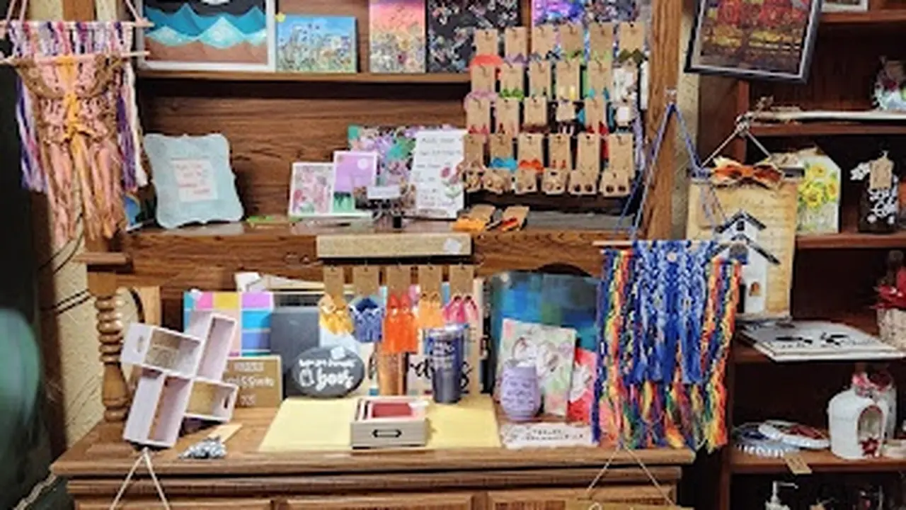 Consignment store in Hudson, Michigan: The Thrifty Hippie