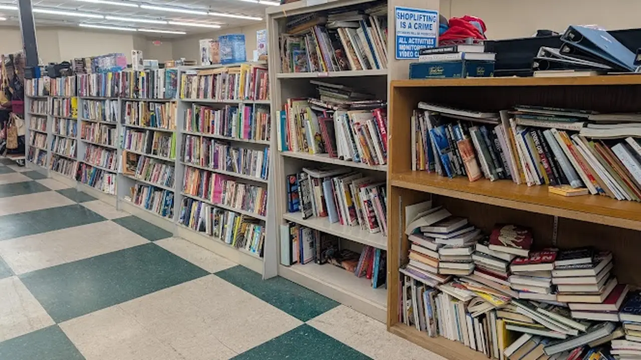 Consignment store in Nicholasville, Kentucky: The Thrifty Parrot Retail And Consignment