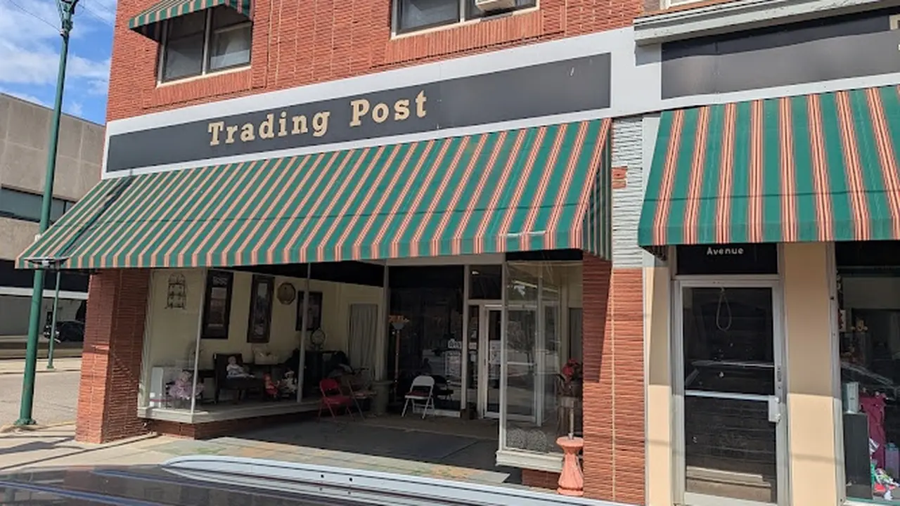 Consignment store in York, Nebraska: The Trading Post