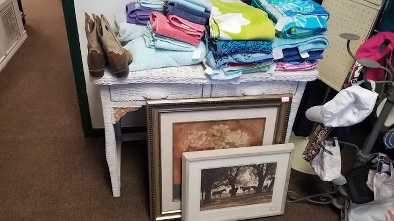 Consignment store in Kingsland, Texas: The Treasure Nouk
