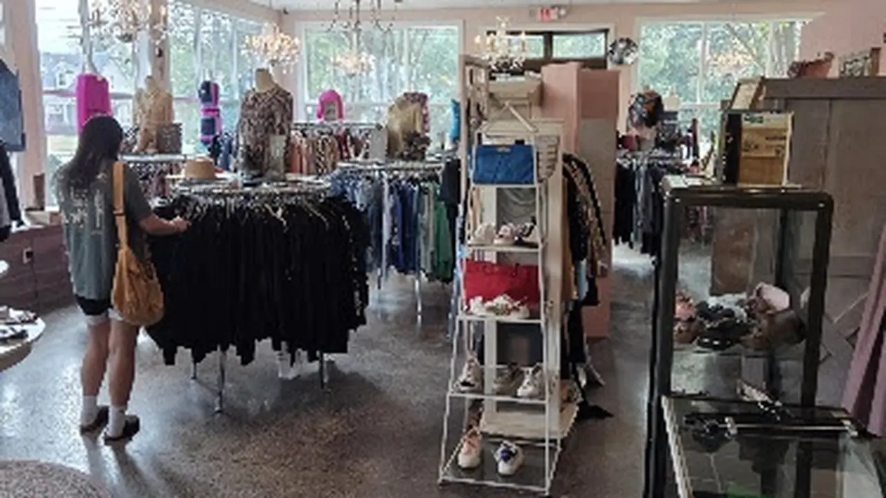 Consignment store in Alpharetta, Georgia: The Twisted Thread