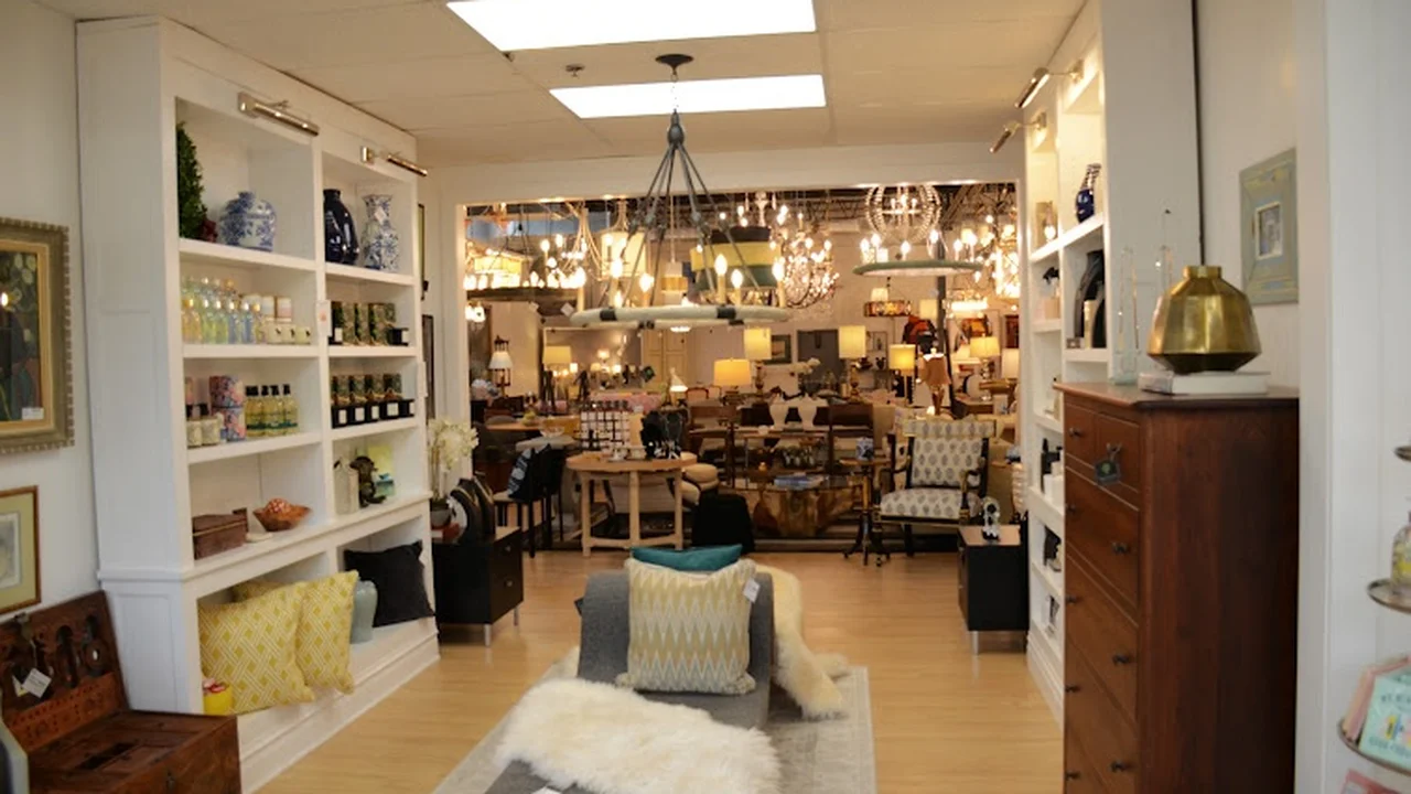 Consignment store in Glenview, Illinois: The Twisted Trunk