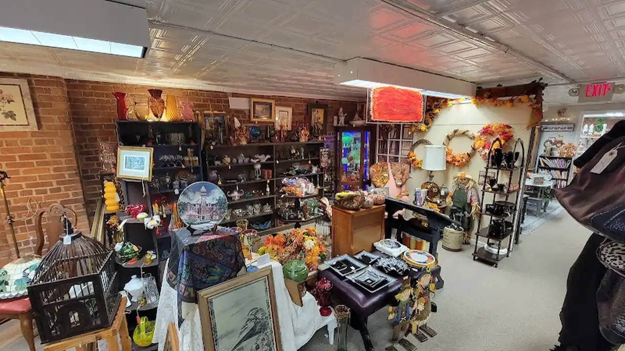 Consignment store in Anderson, South Carolina: THE VINE ANTIQUES GIFTS & CONSIGNMENT