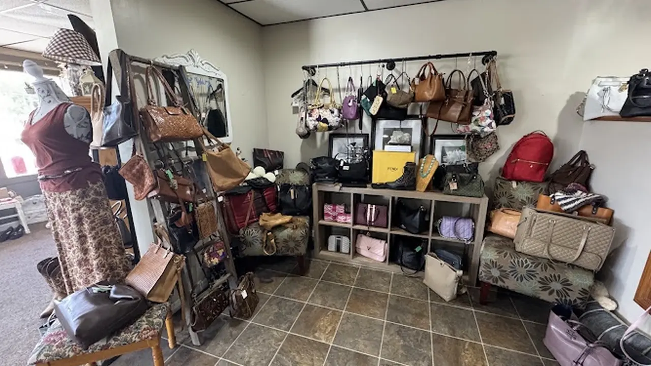 Consignment store in Barneveld, New York: The Walk-In Closet