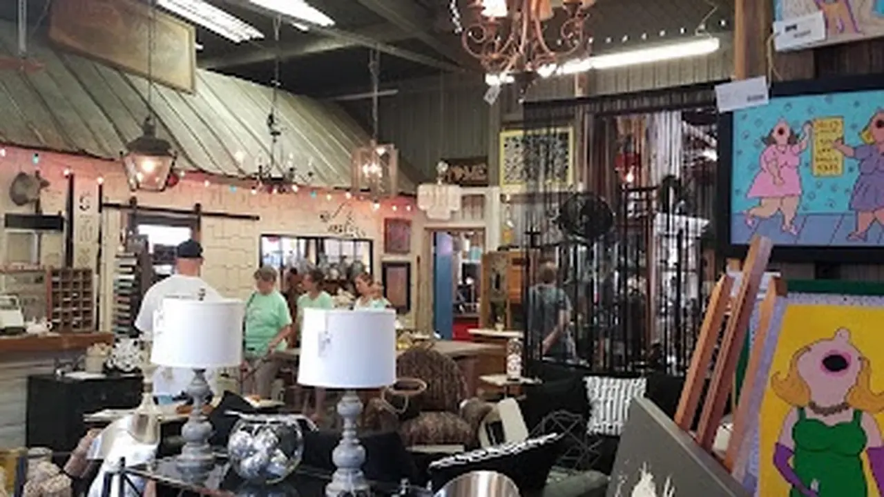 Consignment store in West Columbia, South Carolina: The Warehouse