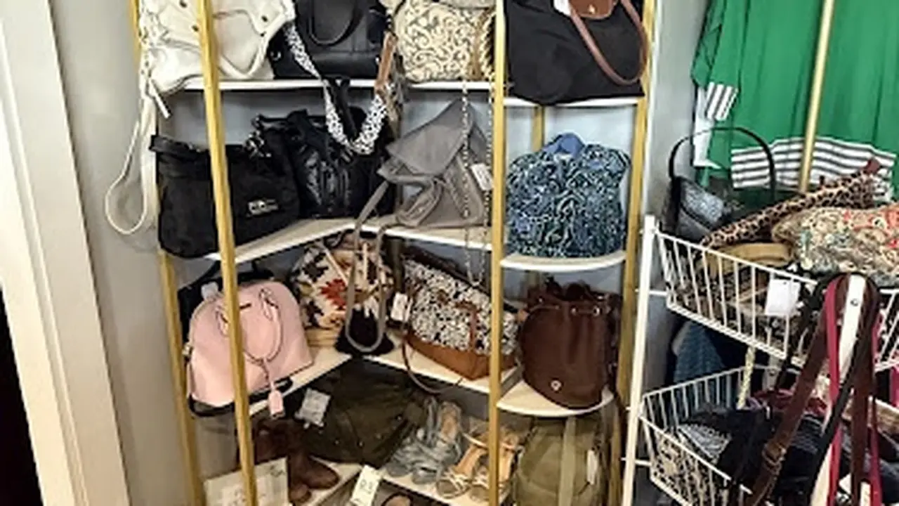 Consignment store in Huntington, West Virginia: The White Willow Boutique