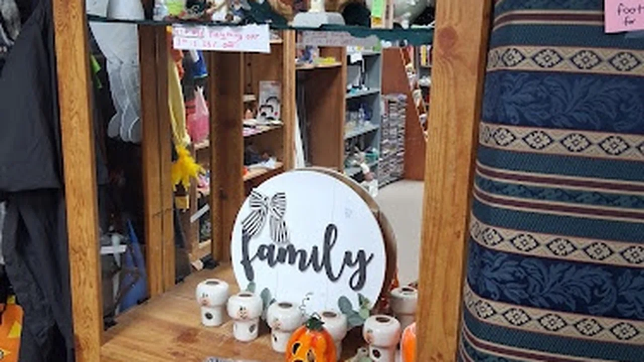 Consignment store in Chanute, Kansas: The Yard Sail