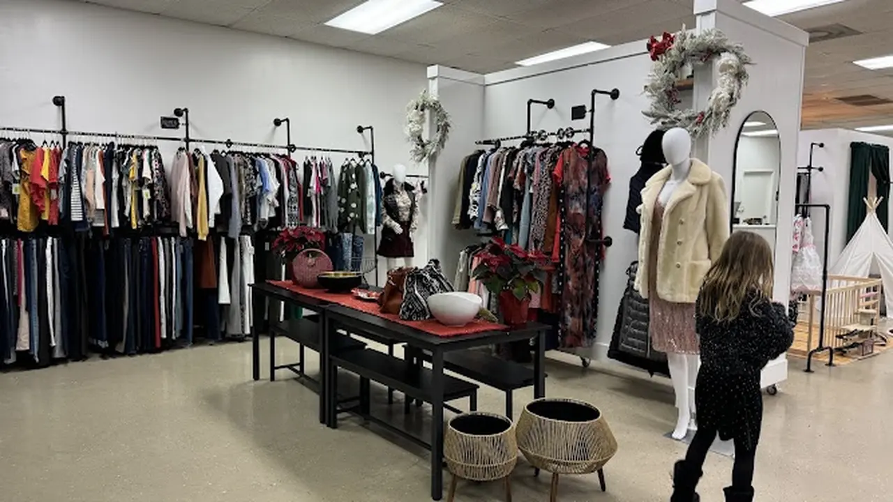Consignment store in Williamsburg, Virginia: Thread Local 360