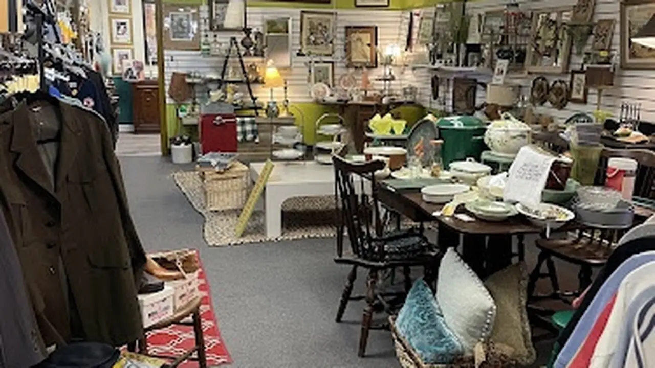 Consignment store in Colchester, Connecticut: Thread & Nail