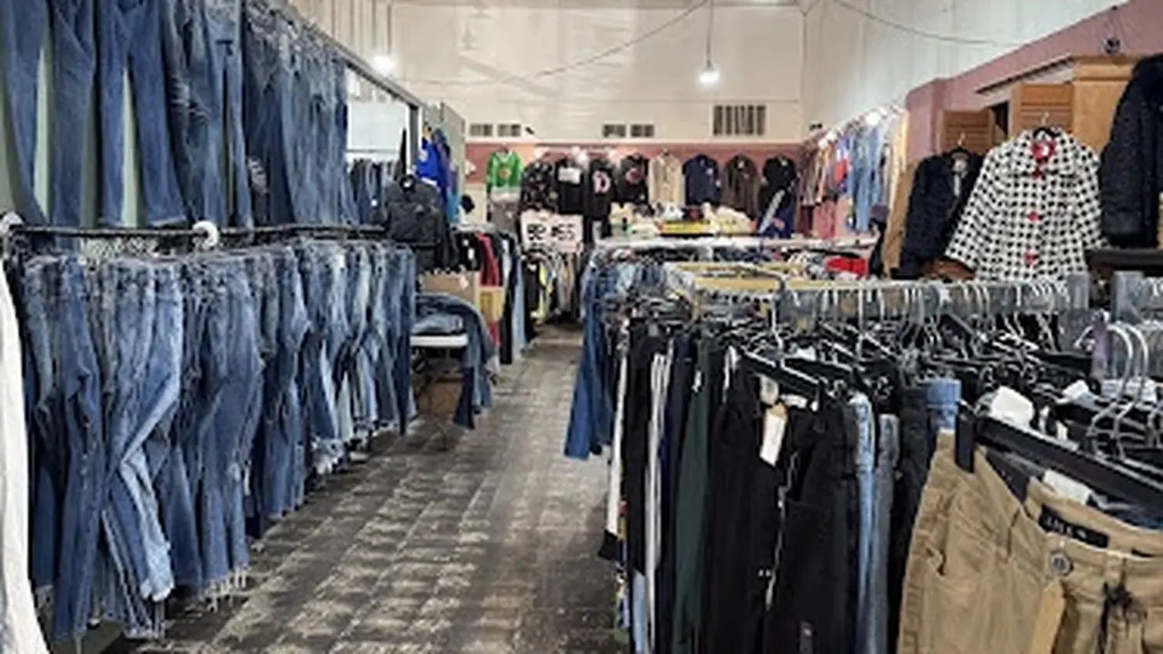 Consignment store in Streator, Illinois: Thread revival