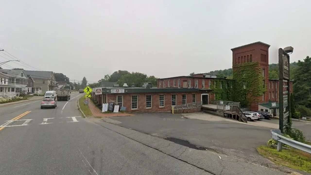 Consignment store in Fiskdale, Massachusetts: Threads Boutique