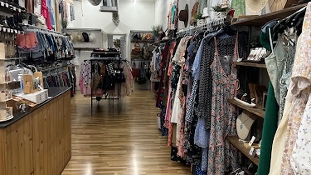 Consignment store in Roseville, California: Threads Clothing Exchange