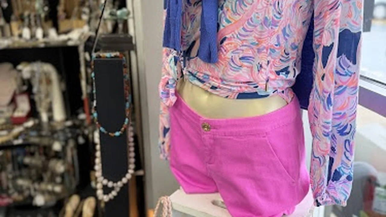 Consignment store in McKees Rocks, Pennsylvania: Threads & Things Consignment